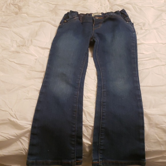 The Children's Place Size 5T Girl's Jeans. - Picture 1 of 3